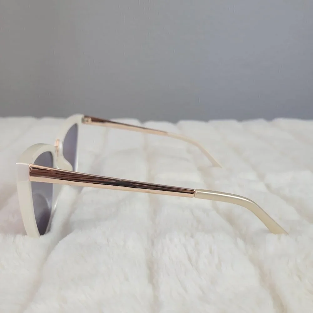 QUAY // ltd ed jlo collaboration white rose gold mirror lens ivory frame cateyes